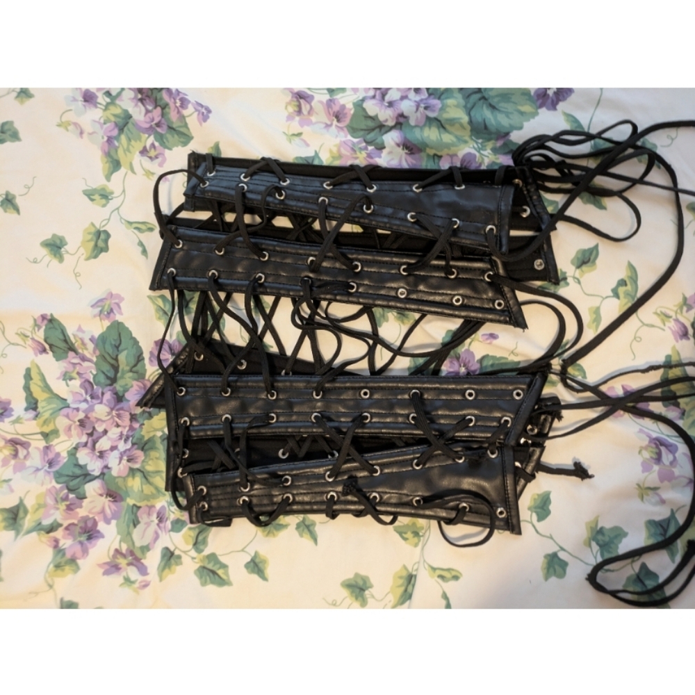 Vintage Black Lace-Up Corset - Picture 2 of 6